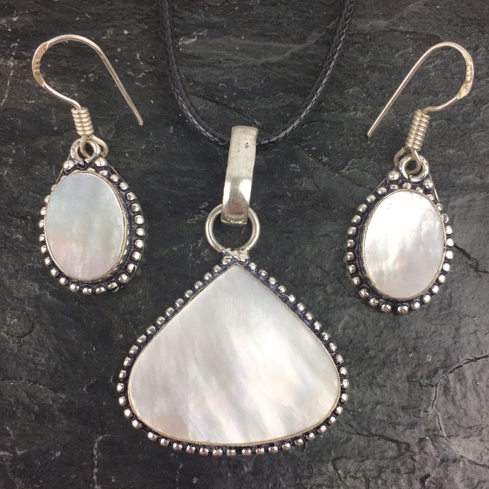 New Mother of Pearl Silver Pendant & Earrings Set MOP